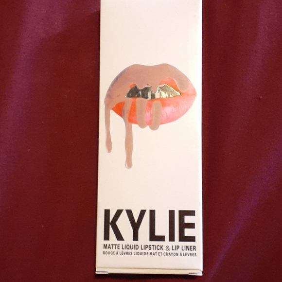 Kylie Lip Kit in the shade: Dirty Peach